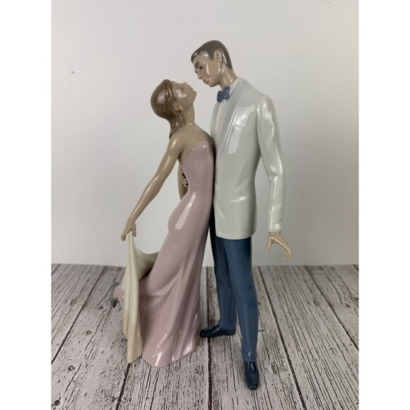 Lladro #06475 Happy Anniversary Couple Dancing - Picture 1 of 15